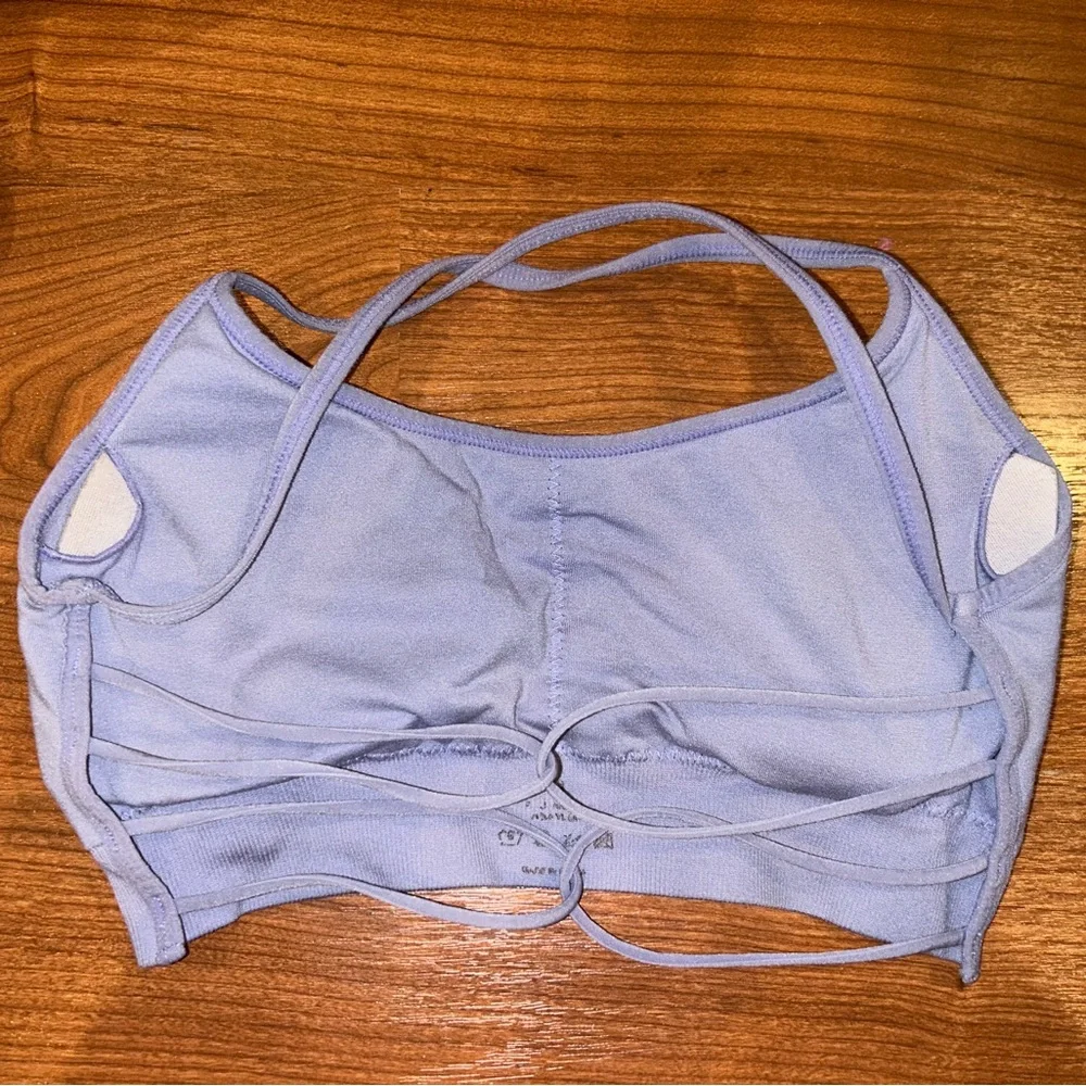 NVGTN Invincible seamless sports bra. - Picture 2 of 4